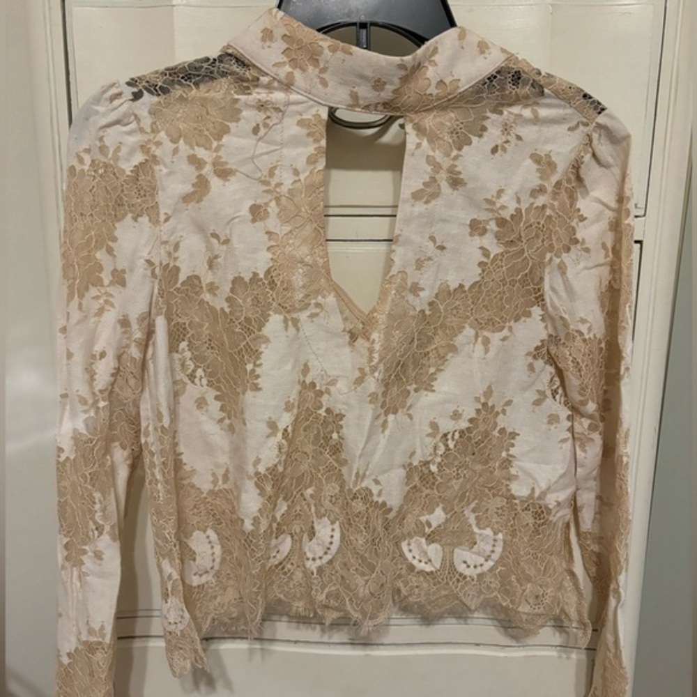 Abbeline cropped tan cream lace high neck low cleavage top size XS